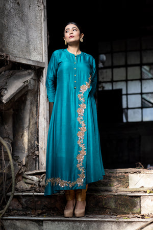 Side Embroidered Kurta