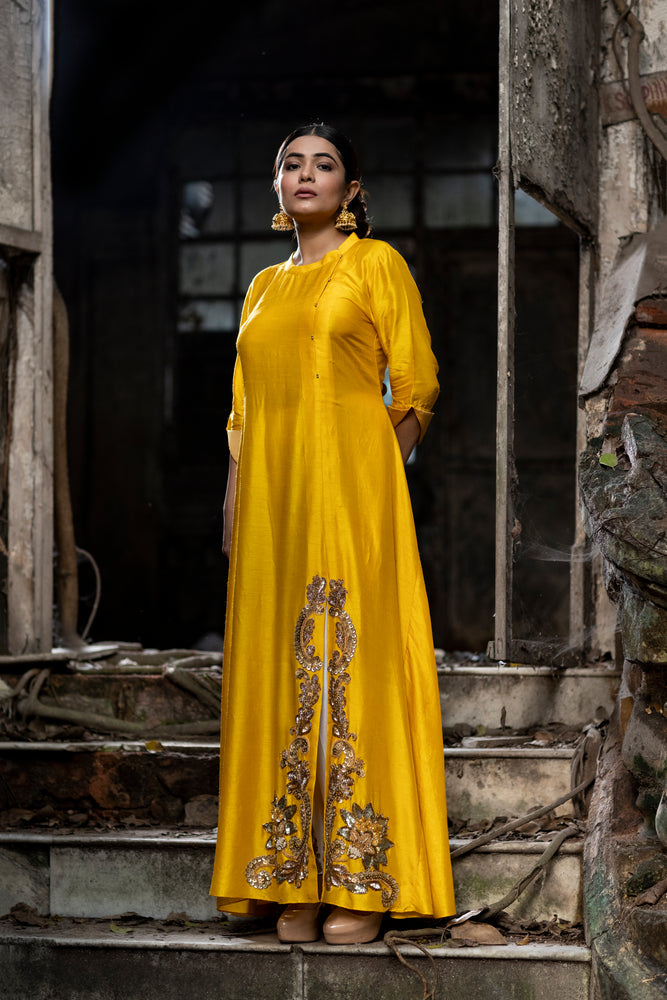 Slit Embroidered Kurta