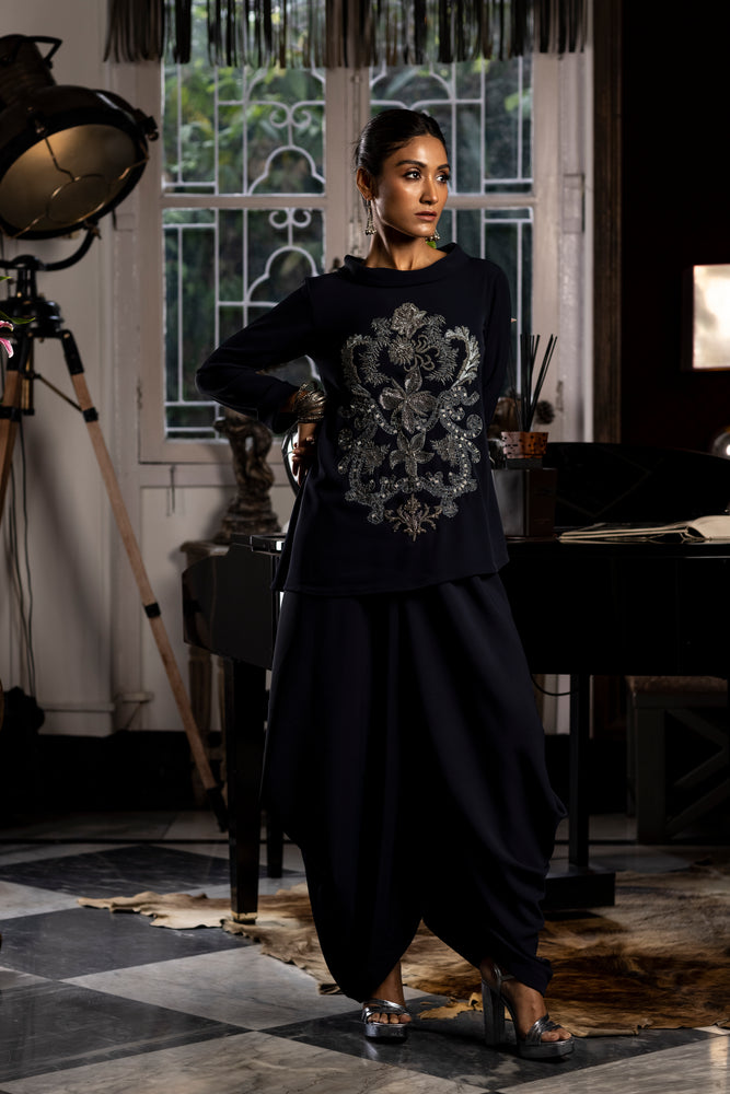 Roll Collar Embroidered Set