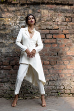 Asymmetric coat-tail