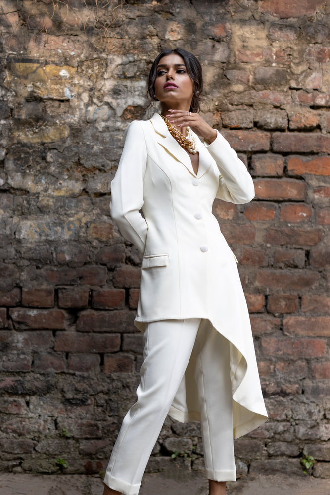 Asymmetric coat-tail