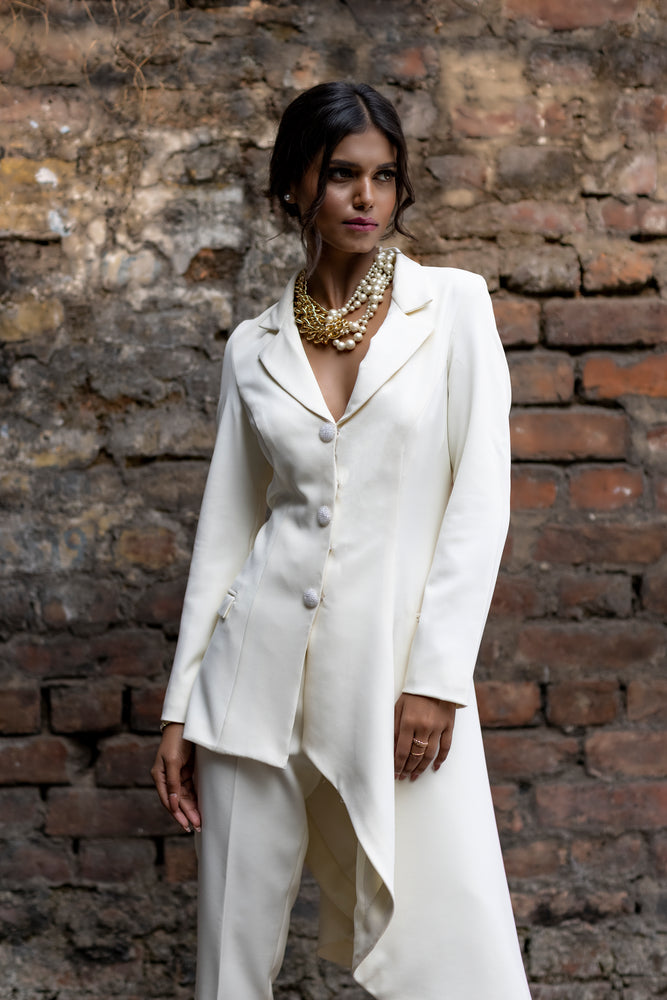 Asymmetric coat-tail
