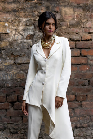 Asymmetric coat-tail