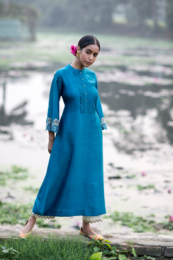 Floral Embroidered Sleeve Kurta