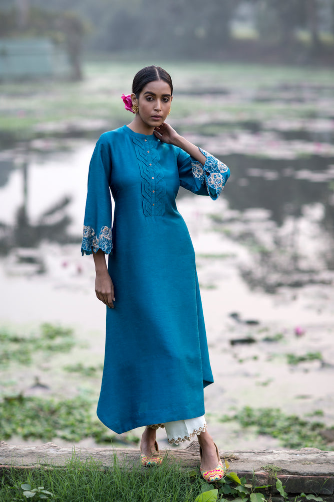 Floral Embroidered Sleeve Kurta
