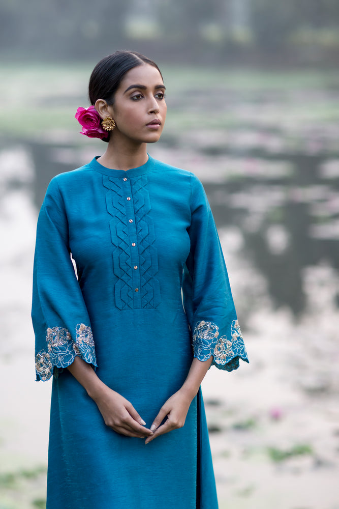 Floral Embroidered Sleeve Kurta