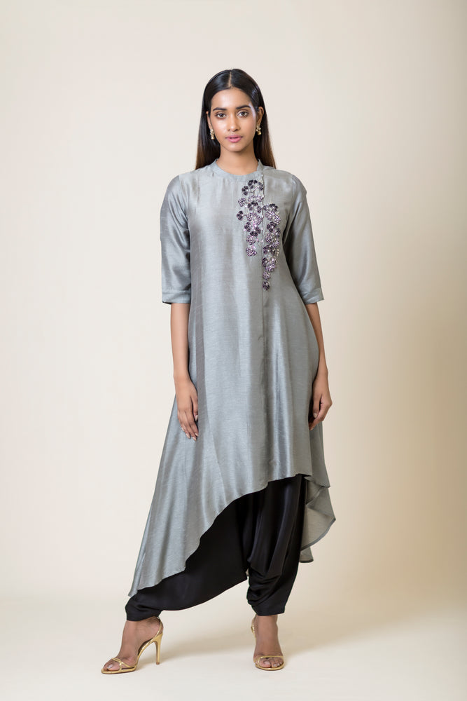 
                
                    Load image into Gallery viewer, Embroidered Asymmetric Kurta
                
            